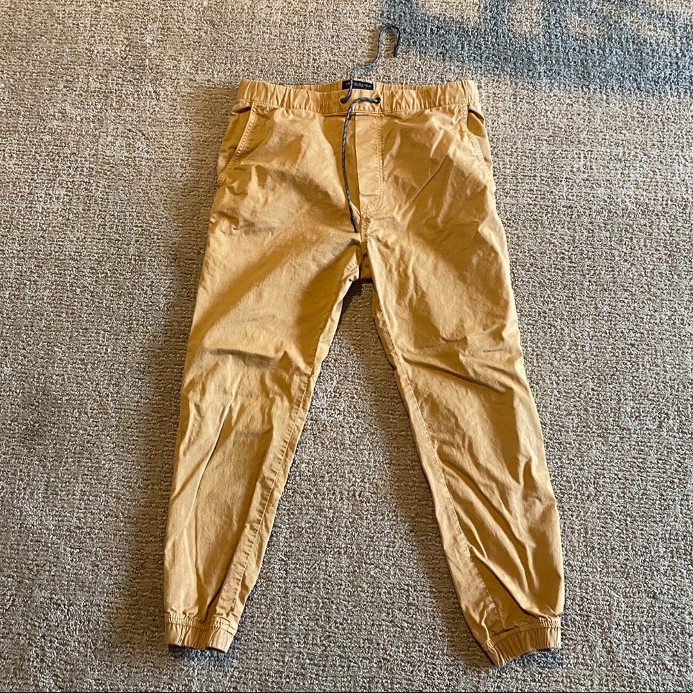 Men’s khaki twill American Eagle joggers - size M